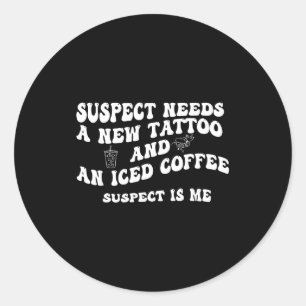 Pegatina Redonda El sospechoso necesita un nuevo tatuaje y un café 