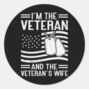 Pegatina Redonda El veterano y la esposa del veterano se enorgullec