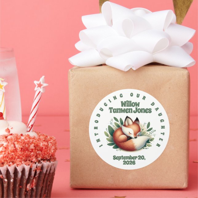 Pegatina Redonda El zorro aburrido se queda dormido en Baby Shower  (Fiesta)