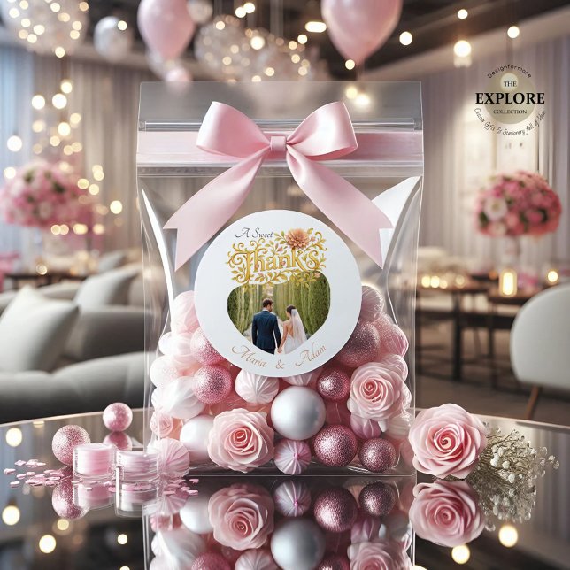 Pegatina Redonda Elegant Blush Dahlias Golden Script Wedding Photo (Subido por el creador)