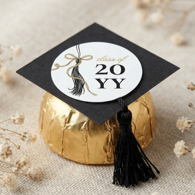 Pegatina Redonda Elegant Grad Tassel Gold Bow Graduation Class of (Elegant Grad Tassel Gold Bow Graduation Class of Classic Round Sticker)