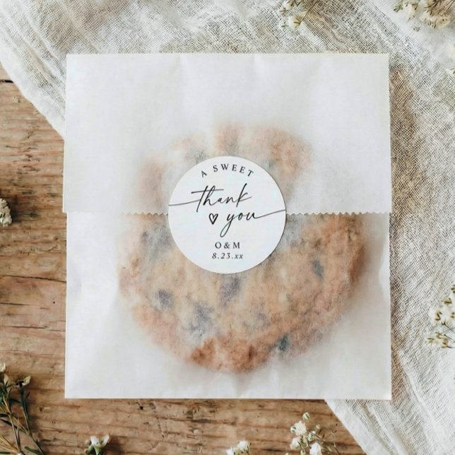 Pegatina Redonda Elegant Minimalist A Sweet Thank You Wedding Favor (modern black and white wedding favor sticker a sweet thank you handwritten script heart)