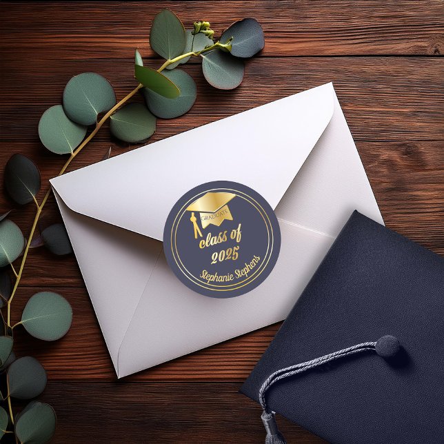 Pegatina Redonda Elegante Azul | Graduado de Oro 2023 Gorra de Grad (Elegant Blue and Gold Tone Grad Cap Graduation Class of 2025 Classic Round Stickers)