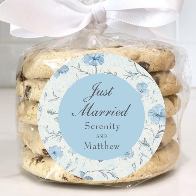 Pegatina Redonda Elegante Boda Azul Dusto Floral recién Casado (Subido por el creador)