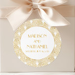 Pegatina Redonda Elegante Boda de Art Deco Blanco y Blanco<br><div class="desc">¡Estos son elegantes Pegatinas de la Fiesta de Boda Blanca y Geométrica de Oro!</div>
