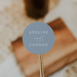 Pegatina Redonda Elegante Boda de caligrafía azul turquesa<br><div class="desc">Añade un toque final a tus correos bodas,  decoración y más con estos modernos y elegantes pegatinas redondos azules polvorientos.</div>