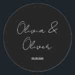 Pegatina Redonda Elegante Boda de corbata negra<br><div class="desc">Te encantará este diseño de boda de corbata negra con caligrafía blanca. Coincidir con las invitaciones y los productos que se deben coincidir.</div>