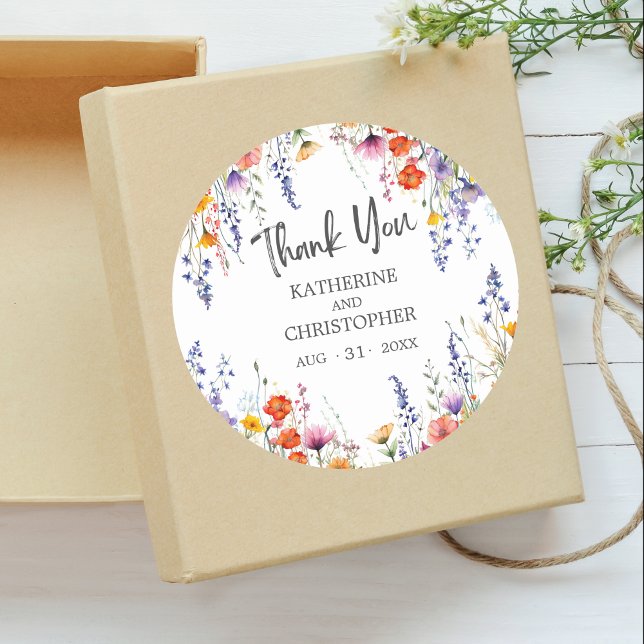 Pegatina Redonda Elegante Boda de Flores Silvestres. Gracias. (Colorful Wildflowers Wedding Elegant Thank You Round Sticker with Couple's Names, Wedding Date.
)