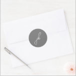 Pegatina Redonda Elegante Boda de Monograma con Guión Gris<br><div class="desc">Elegantes pegatinas de boda con un diseño clásico con tu monograma en letra de guión.</div>
