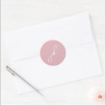 Pegatina Redonda Elegante Boda de Monograma de Guión Rosa<br><div class="desc">Elegantes pegatinas de boda con un diseño clásico con tu monograma en letra de guión.</div>