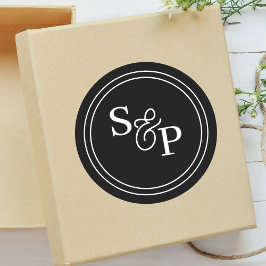 Pegatina Redonda Elegante Boda de Monograma y Ampersor Blanco y Neg