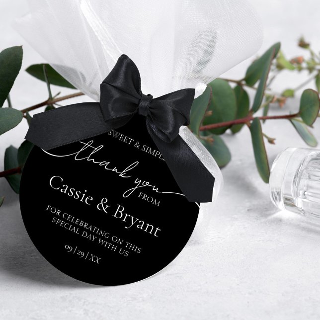 Pegatina Redonda Elegante Boda moderno negro y blanco gracias (Elegant black and white wedding sticker for thank you gifts)