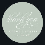 Pegatina Redonda Elegante caligrafía Sage Green Wedding Stickers<br><div class="desc">Aumente su estilo boda con nuestra Colección Boda de caligrafía elegante,  con escritura sofisticada y diseño intemporal. Perfecto para parejas modernas,  esta colección incluye desde invitaciones hasta menús,  todo personalizable con sus detalles. Añade un toque de elegancia refinada a tu gran día con este conjunto muy bien coordinado.</div>