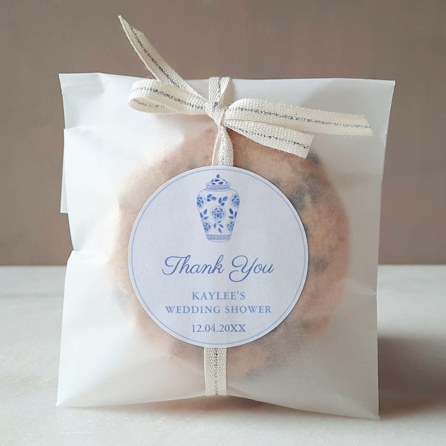 Pegatina Redonda Elegante ducha de la Boda Blanca Azul Gracias A Fa (Simple Elegant Hand Painted Blue And White Ginger Jar Baby or Bridal Shower Thank You Favor Sticker)