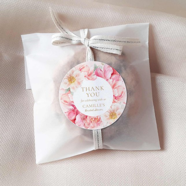 Pegatina Redonda Elegante ducha de novias con flores rosadas Gracia (Elegant Pink Floral Bridal Shower Thank you sticker)