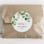 Pegatina Redonda Elegante Eucalyptus Leaf Greenery Gracias Por Favo<br><div class="desc">Gracias a esta elegante vegetación de hojas de eucalipto favorece el pegatina redondo clásico, perfecto para un boda tropical.El diseño presenta hermosas hojas de eucalipto pintadas a mano y decoradas con formas geométricas, inspirando la belleza natural. Haga que el pegatina le asigne las etiquetas propias, incluyendo sus nombres, el evento...</div>