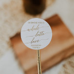 Pegatina Redonda Elegante Favor del Ticket de la Lotteria de la Cal<br><div class="desc">Estos elegantes billetes de lotería de caligrafía dorada favorecen a los pegatinas y son perfectos para un simple boda. El diseño neutro cuenta con un pegatina minimalista decorado con una tipografía romántica y caprichosa de imitación de Relieve metalizado dorado. Personalice la etiqueta con los nombres de la novia y del...</div>