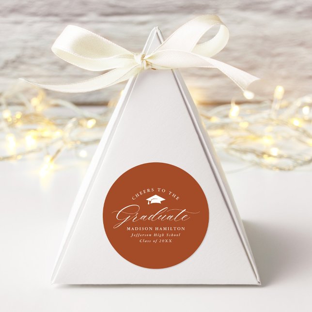 Pegatina Redonda Elegante guión de terracota vitorea al graduado (Subido por el creador)