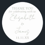 Pegatina Redonda Elegante letra script Verde Salvia Agradecimiento<br><div class="desc">Esta etiqueta de agradecimiento de boda con elegante letra script en verde salvia minimalista se puede personalizar con su información en tipografía moderna. Diseñada por Thisisnotme©</div>