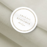 Pegatina Redonda Elegante minimalista favoritismo de boda con clase<br><div class="desc">Elegante diseño minimalista de color dorado clásico,  sencillo y elegante. Excelente pegatina de novios para boda clásico moderno,  boda vintage y boda formal. Vea todas las piezas coincidentes de la colección.</div>