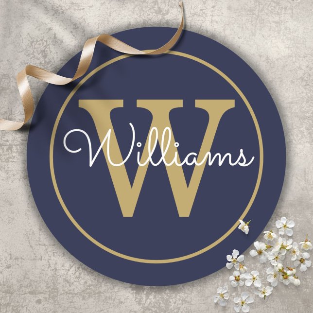 Pegatina Redonda Elegante nombre de monograma de oro con escritura  (Elegant Gold Monogram Script Name Navy Blue Classic Round Sticker)
