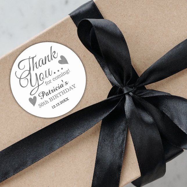 Pegatina Redonda Elegante plata 50 cumpleaños Gracias (Stylish Silver 50th Birthday Thank You Classic Round Sticker fiftieth party favor stickers)