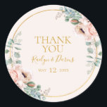 Pegatina Redonda Elegante Rubor Floral | Pastel Gracias Por Favor<br><div class="desc">Este elegante floral | pastel gracias a su pegatina redondo clásico es perfecto para su boda botánico boho, de primavera rosa. El diseño presenta un marco de Relieve metalizado dorado acompañado por un sencillo rosa de champán color melocotón, un verde eucalipto verde de sabio minimalista y una flor silvestre de...</div>