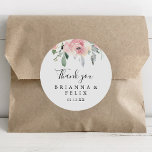 Pegatina Redonda Elegante Rubor Floral Rosa Gracias Favor De Boda<br><div class="desc">Este elegante pegatina redondo rosa floral de agradecimiento a la boda es perfecto para un boda moderno. El diseño presenta rosas de color rosa a mano y peonías con hojas verdes y grises, inspirando la belleza natural. Haga que el pegatina le asigne las etiquetas propias, incluyendo sus nombres, el evento...</div>