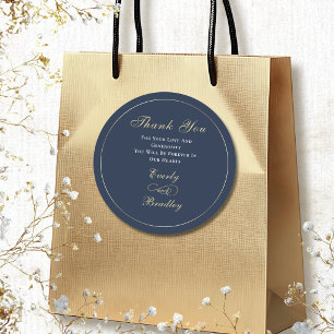 Pegatina Redonda Elegante Script en oro blanco con fondo navy minim