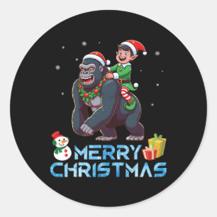 Pegatina Redonda Elf Riding Gorilla Snowman presenta Feliz Navidad