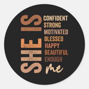 Pegatina Redonda Ella Es Seguramente Fuerte Motivada Por La Histori