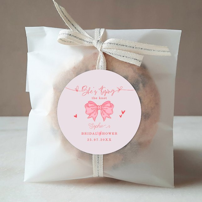 Pegatina Redonda Ella Está Atando el Nudo Rosa Rosado Lazo Despedid (Subido por el creador)