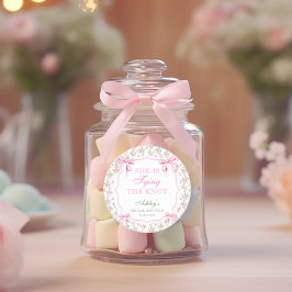 Pegatina Redonda Ella está atando la cosecha de arena rosa