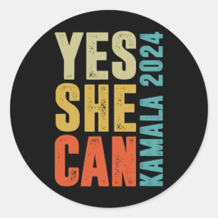 Pegatina Redonda Ella Puede Kamala 2024 Colores Retro