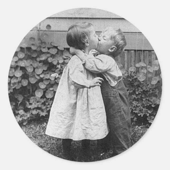 Pegatina Redonda Ella recibe el centavo, él recibe el beso (Anverso)