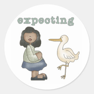 Pegatina Redonda Embarazada - Mamá afroamericana y cigüeña