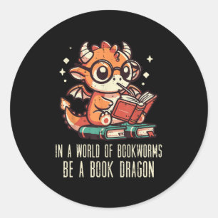 Pegatina Redonda En El Mundo De Los Lombreros Sea El Libro Dragon C