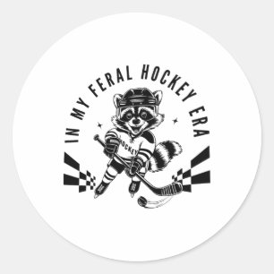 Pegatina Redonda En Mi Era Feral de Hockey Mapache Lindo Hockey