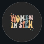 Pegatina Redonda En Stem Steminist Science Ingeniería femenina Tech<br><div class="desc">Inspirar y potenciar la diversidad de género a través de un diseño vibrante que representa la alianza de mujeres profesionales,  ingenieros y tecnólogos en ciencia,  tecnología e ingeniería.</div>