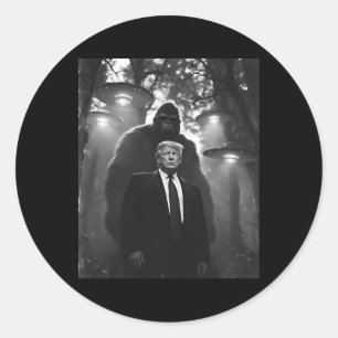 Pegatina Redonda Encuentro de Trump Bigfoot Ovni Alien Invasión Uap