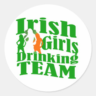Pegatina Redonda Equipo de bebidas de chicas irlandeses