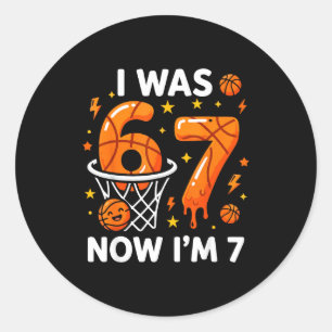 Pegatina Redonda Era divertido baloncesto para chicos cumpleaños 7