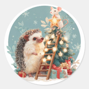 Pegatina Redonda Erizo y ratón decorando árbol de Navidad