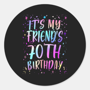 Pegatina Redonda Es el 70 cumpleaños de mi amigo Colorido Feliz 70