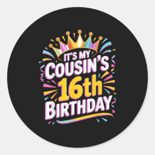 Pegatina Redonda Es el cumpleaños número 16 de mi primo Feliz 16 añ