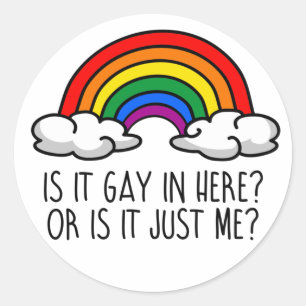 Pegatina Redonda ¿Es gay aquí camiseta