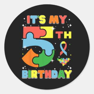 Pegatina Redonda Es mi quinto cumpleaños, el autismo de los niños d