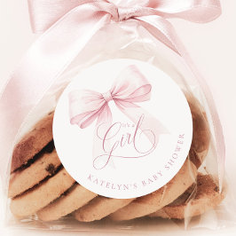 Pegatina Redonda Es un Baby Shower de Chica rosado