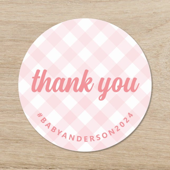 Pegatina Redonda Es un Chica Gracias Gingham Baby Shower (Subido por el creador)
