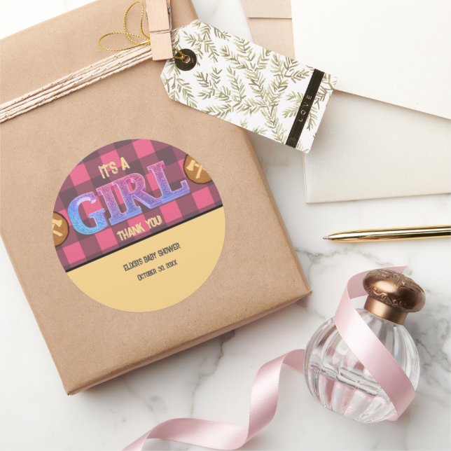 Pegatina Redonda Es un chica Rústico Lumberjack Flannel Baby Shower (Regalar)